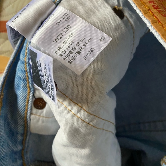Levi’s light wash jeans 501 - Picture 9 of 10